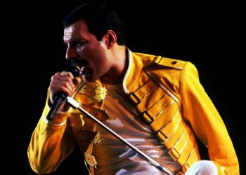FREDDIE, NUNCA DEMASIADO LEJOS