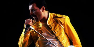 FREDDIE, NUNCA DEMASIADO LEJOS