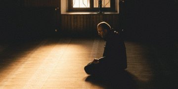 LA FALSA HUMILDAD