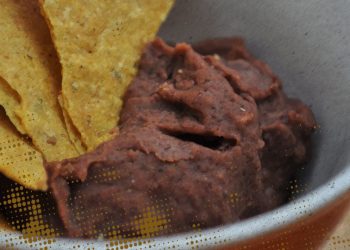 NACHOS CON FRIJOLES ROJOS