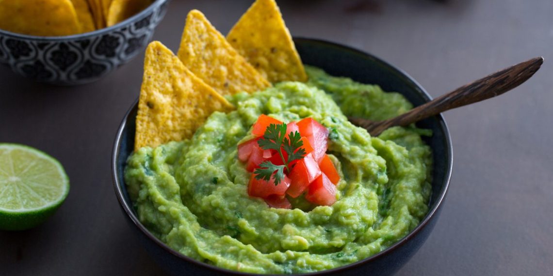 EL AGUACATE Y SU PREPARACIÓN MÁS CONOCIDA: EL GUACAMOLE