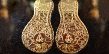 PADUKAS: LAS SANDALIAS SAGRADAS DEL GURÚ