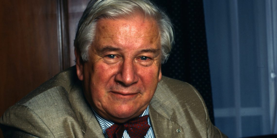 Y con ustedes, el hacedor | Peter Ustinov   (1921-2004)