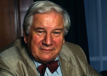 Y con ustedes, el hacedor | Peter Ustinov   (1921-2004)